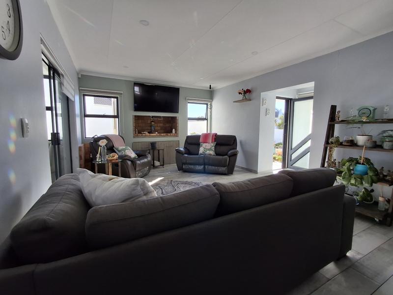 3 Bedroom Property for Sale in Golden Mile Western Cape